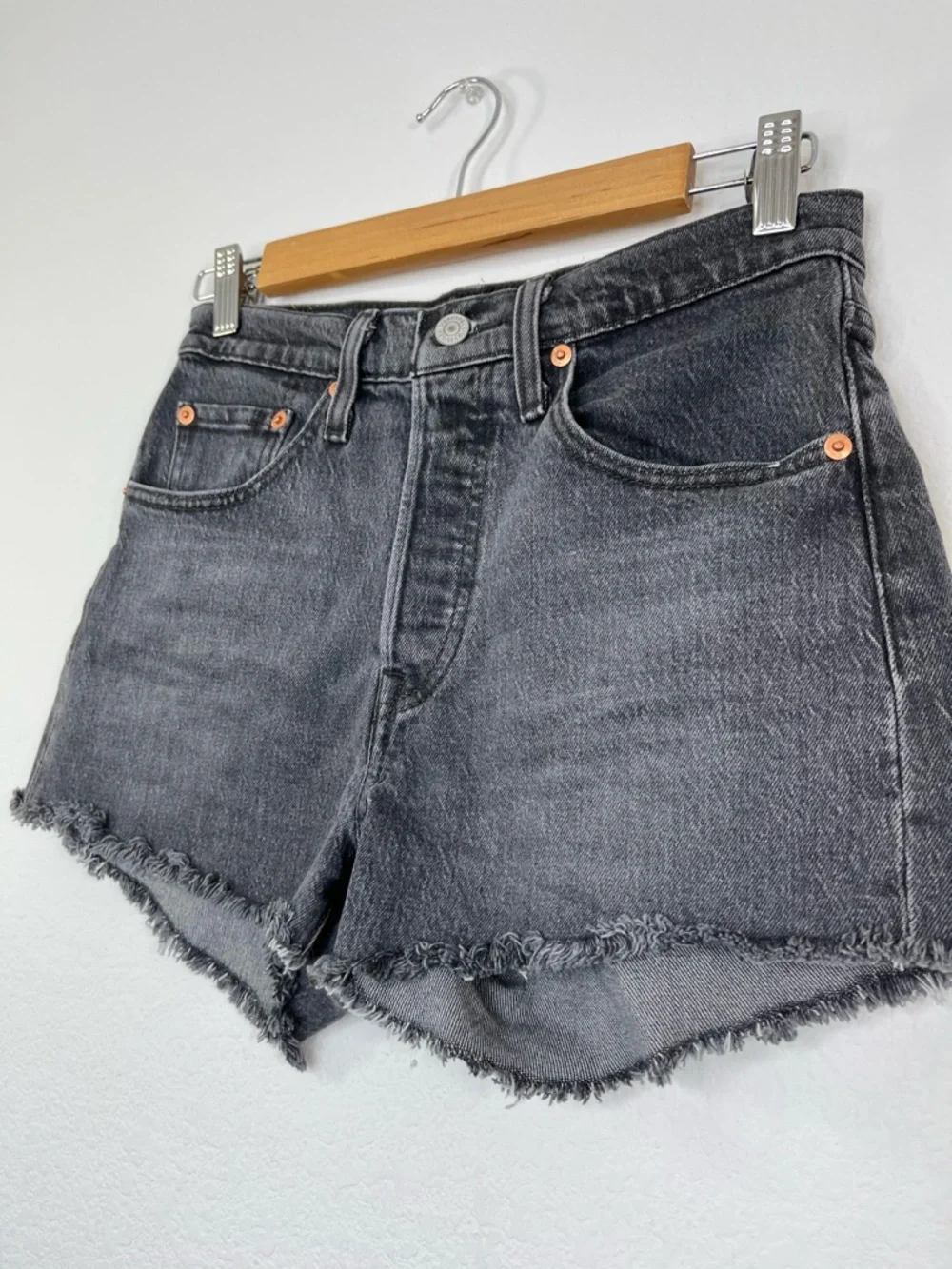 Levi's Women's Premium 501 Original, Cabo Rise Short-Black‎ size 26 - Picture 4 of 11